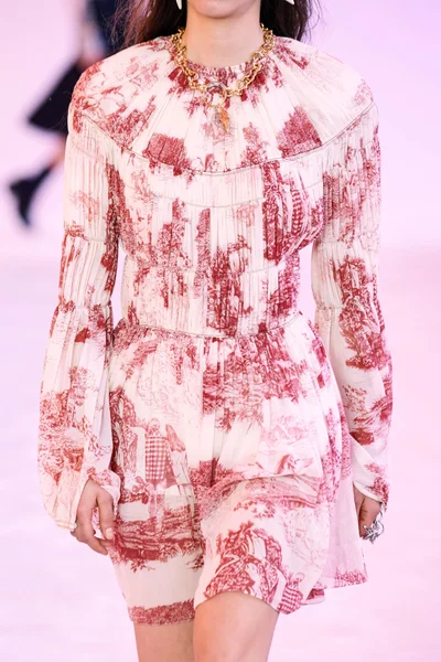 Look 25
